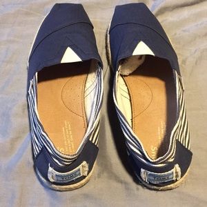 Men's Tom's shoes 11